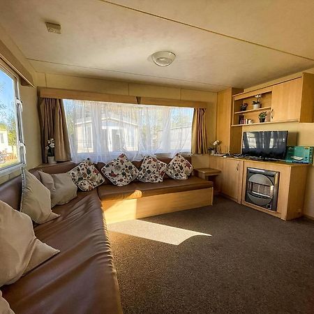 Lovely 8 Berth Caravan At St Osyth Beach Holiday Park Ref 28101G クラクトン・オン・シー エクステリア 写真