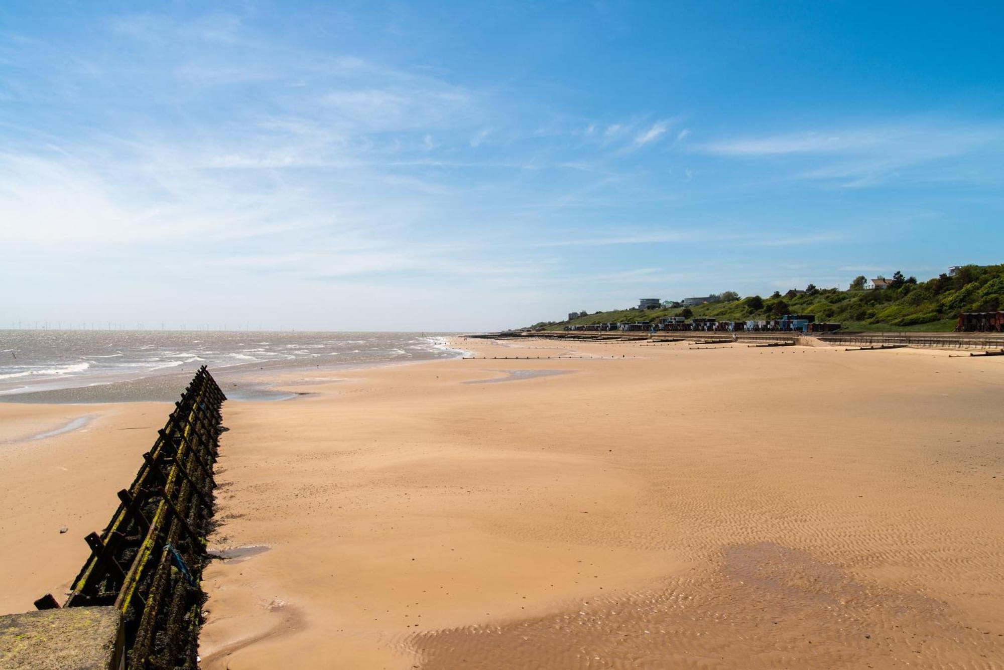 Lovely 8 Berth Caravan At St Osyth Beach Holiday Park Ref 28101G クラクトン・オン・シー エクステリア 写真