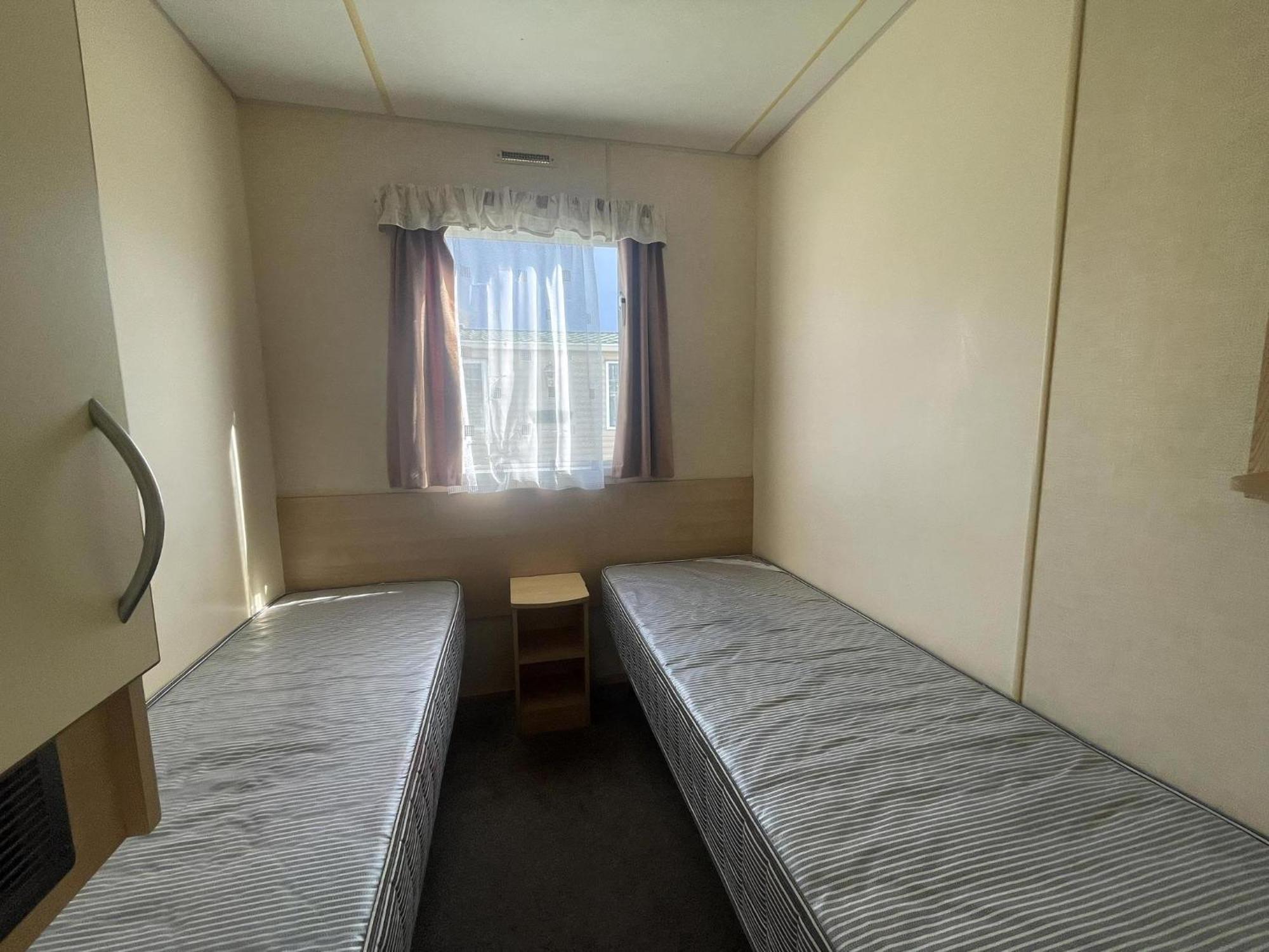 Lovely 8 Berth Caravan At St Osyth Beach Holiday Park Ref 28101G クラクトン・オン・シー エクステリア 写真